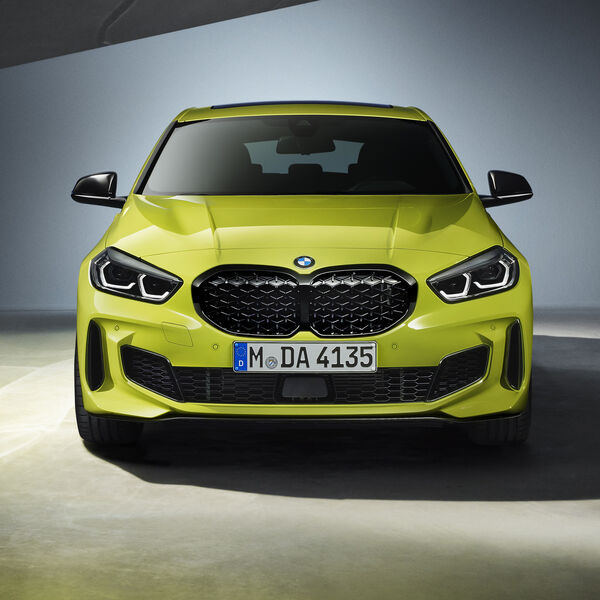 BMW M135i xDrive: BMW peppt den Einser auf